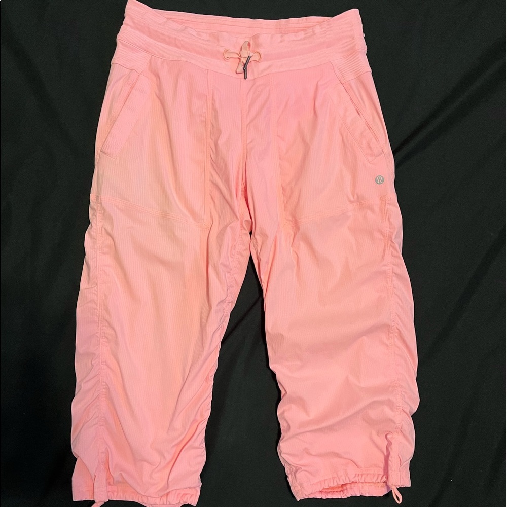 Lululemon Bleached Coral Dance Studio Crop Lined Size 6 EUC